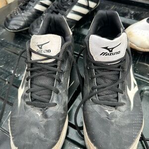 Mizuno Black and White Athletic Cleats